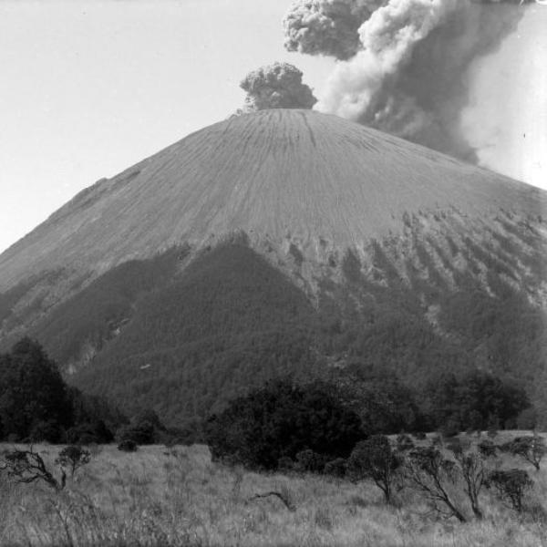 Legenda Gunung Semeru Dan Paku Bumi Jawa Merdeka Com