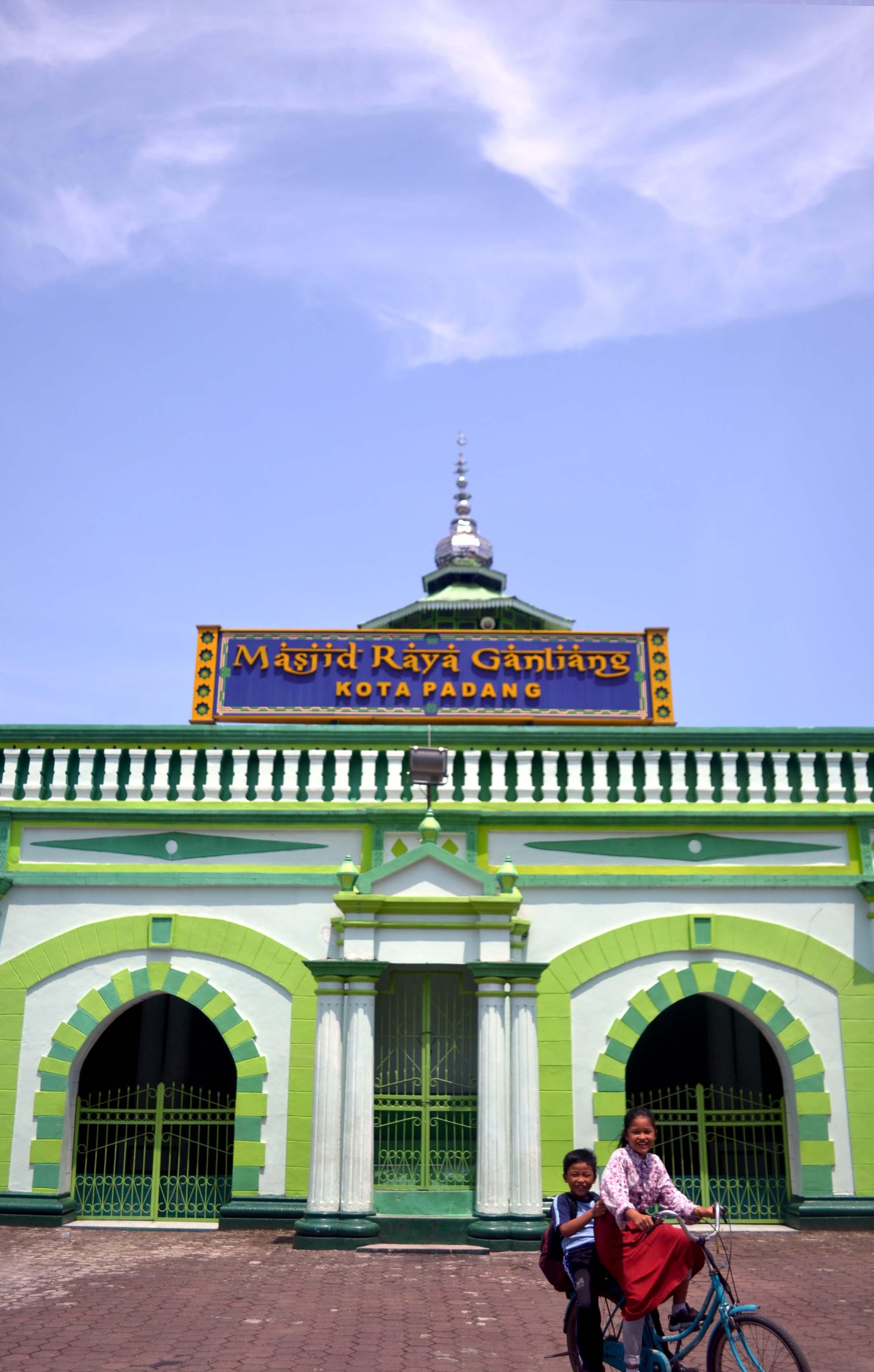 45 Gambar  Bangunan Masjid  Sederhana  Top Gambar  Masjid 